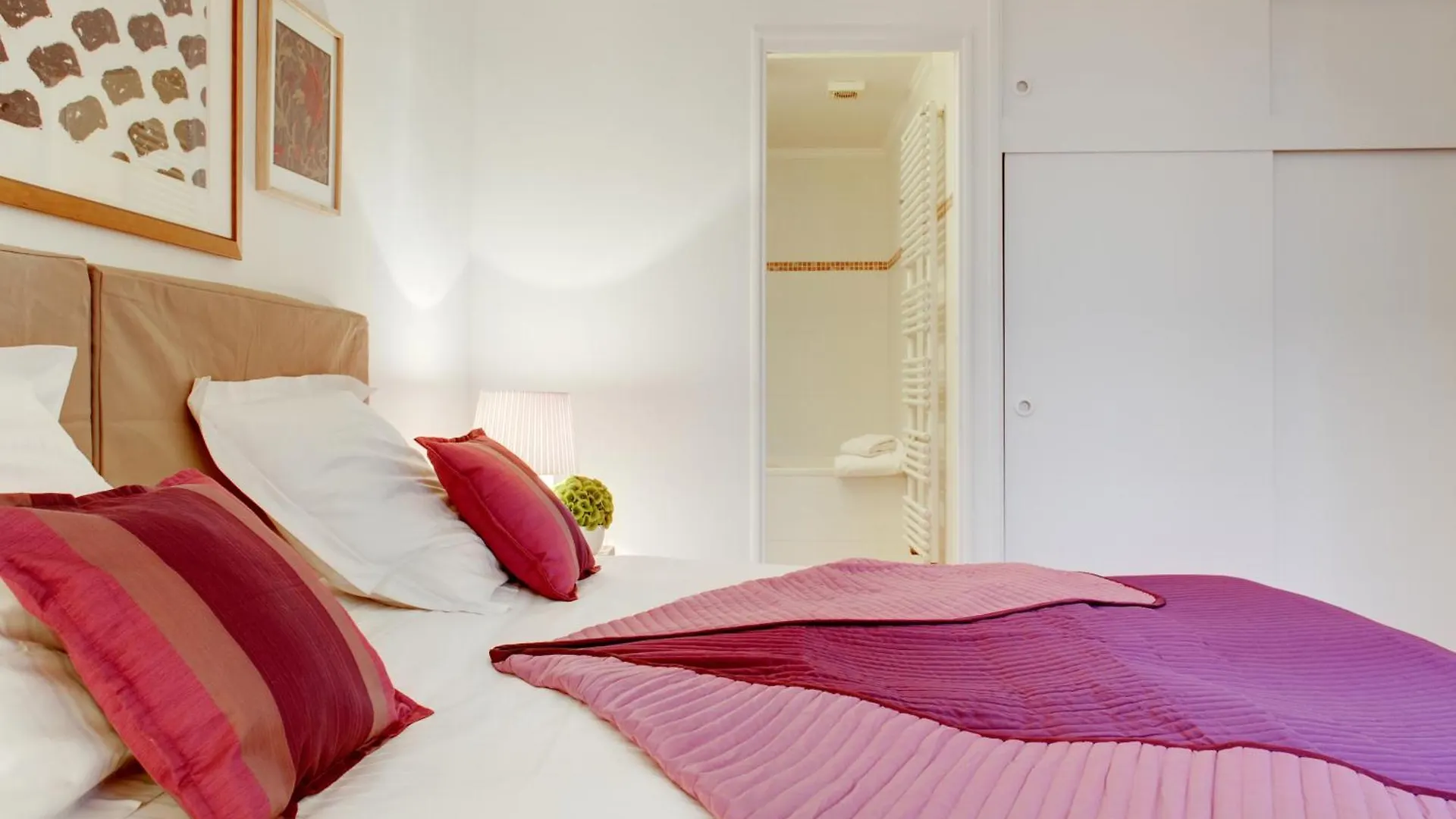 Paris St Germain Mazarine Residence 0*,  France